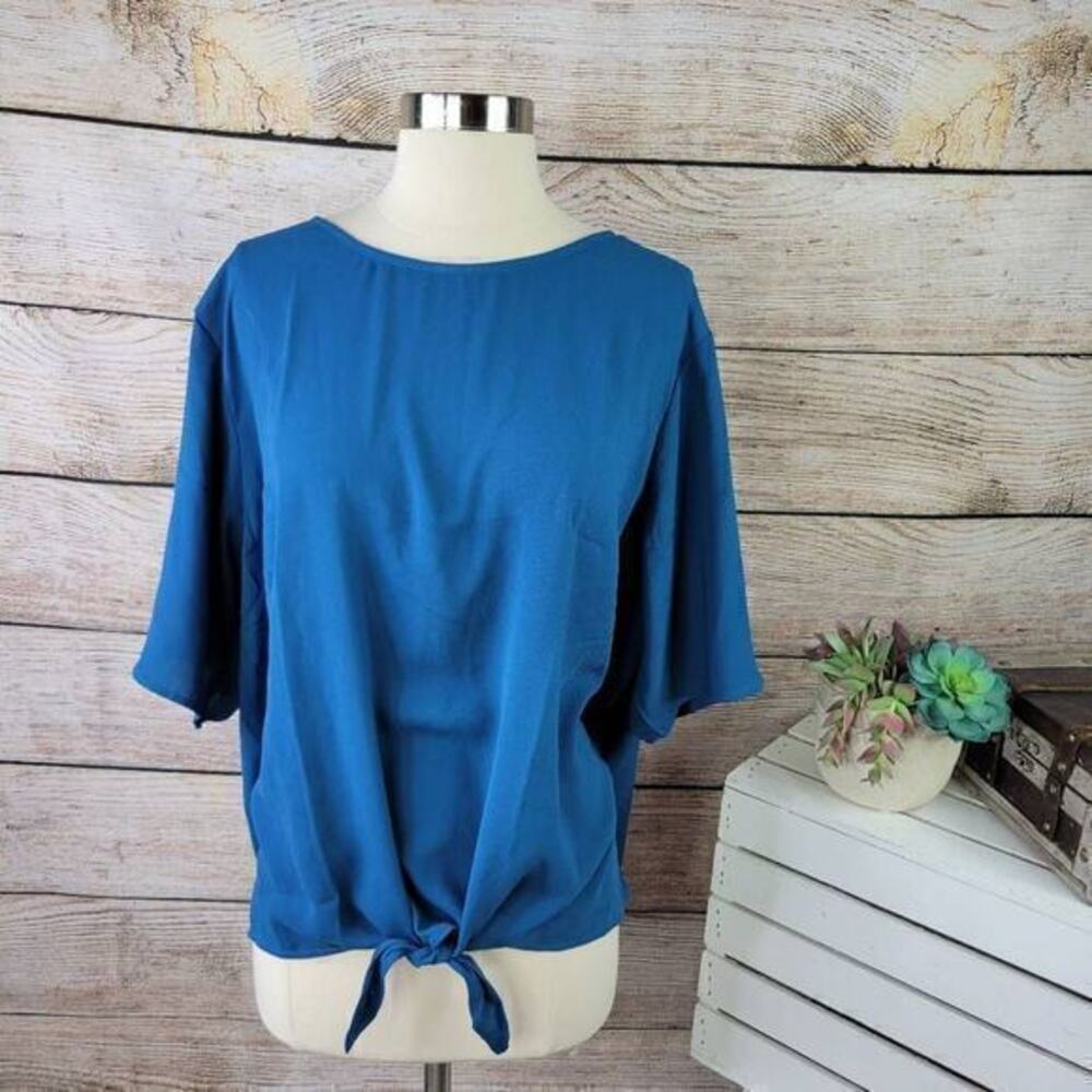5/$25 Devon & Jones Women’s Perfect Fit Tie-Front Short Sleeve Top Size 2XL